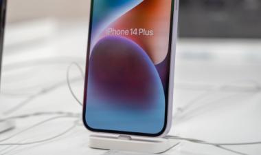 China Surpasses USA to Lead iPhone Sales in Q2 2023