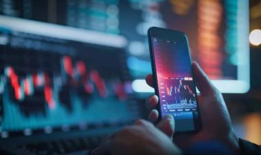 Global Smartphone Market Q2 2025: Apple Leads as Shipments and Revenue Rise
